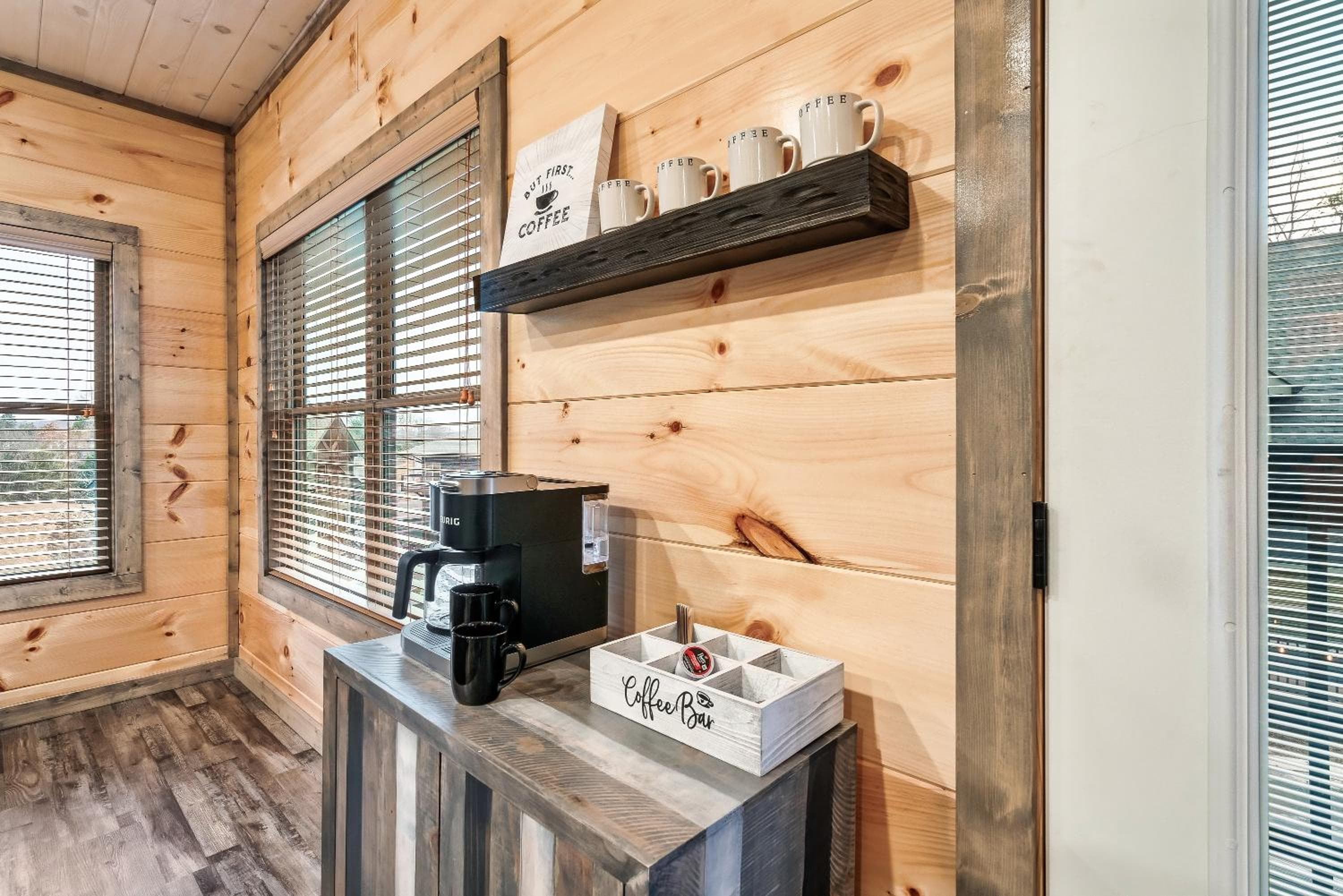 Near Dollywood With Hot Tub, Game Room Home Theater