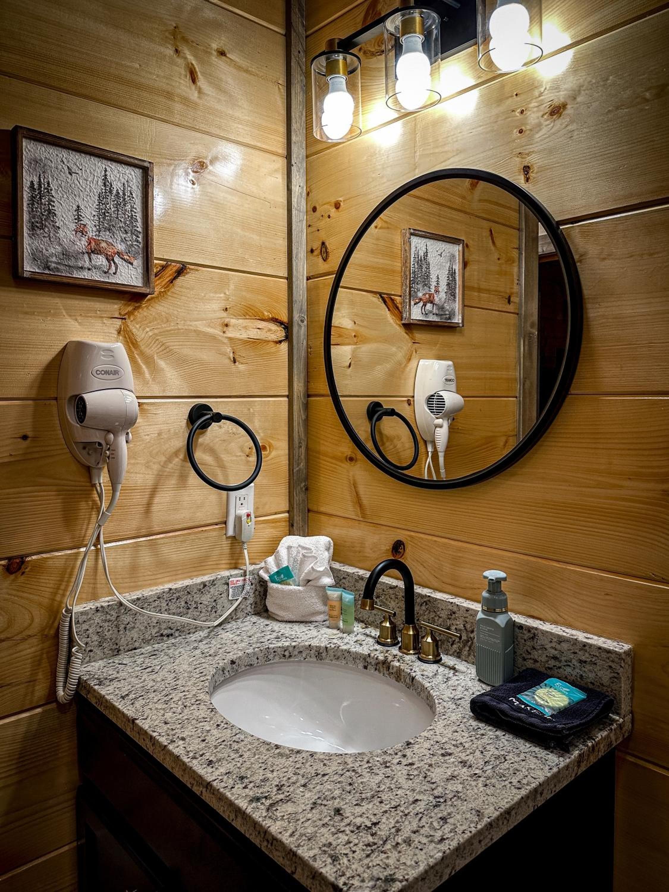 Near Dollywood With Hot Tub, Game Room Home Theater