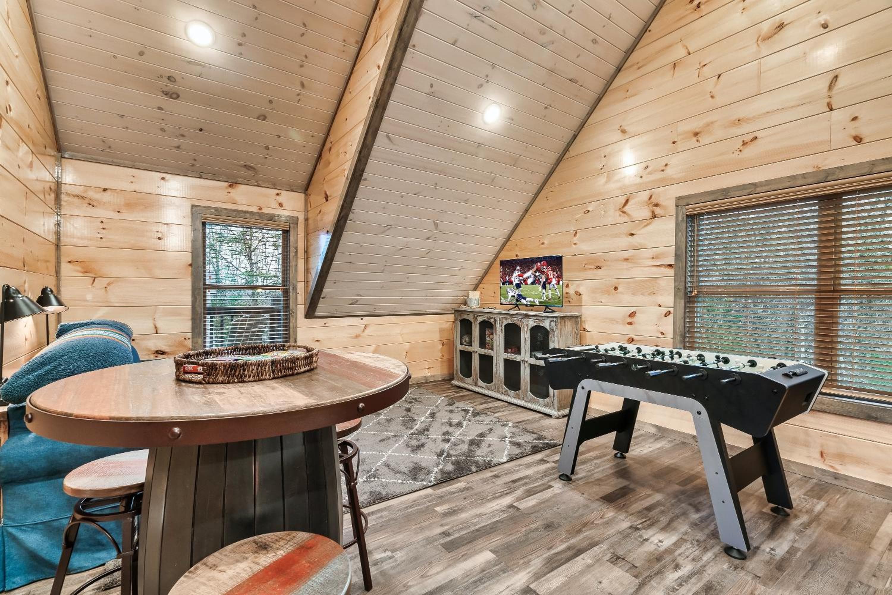 Near Dollywood With Hot Tub, Game Room Home Theater