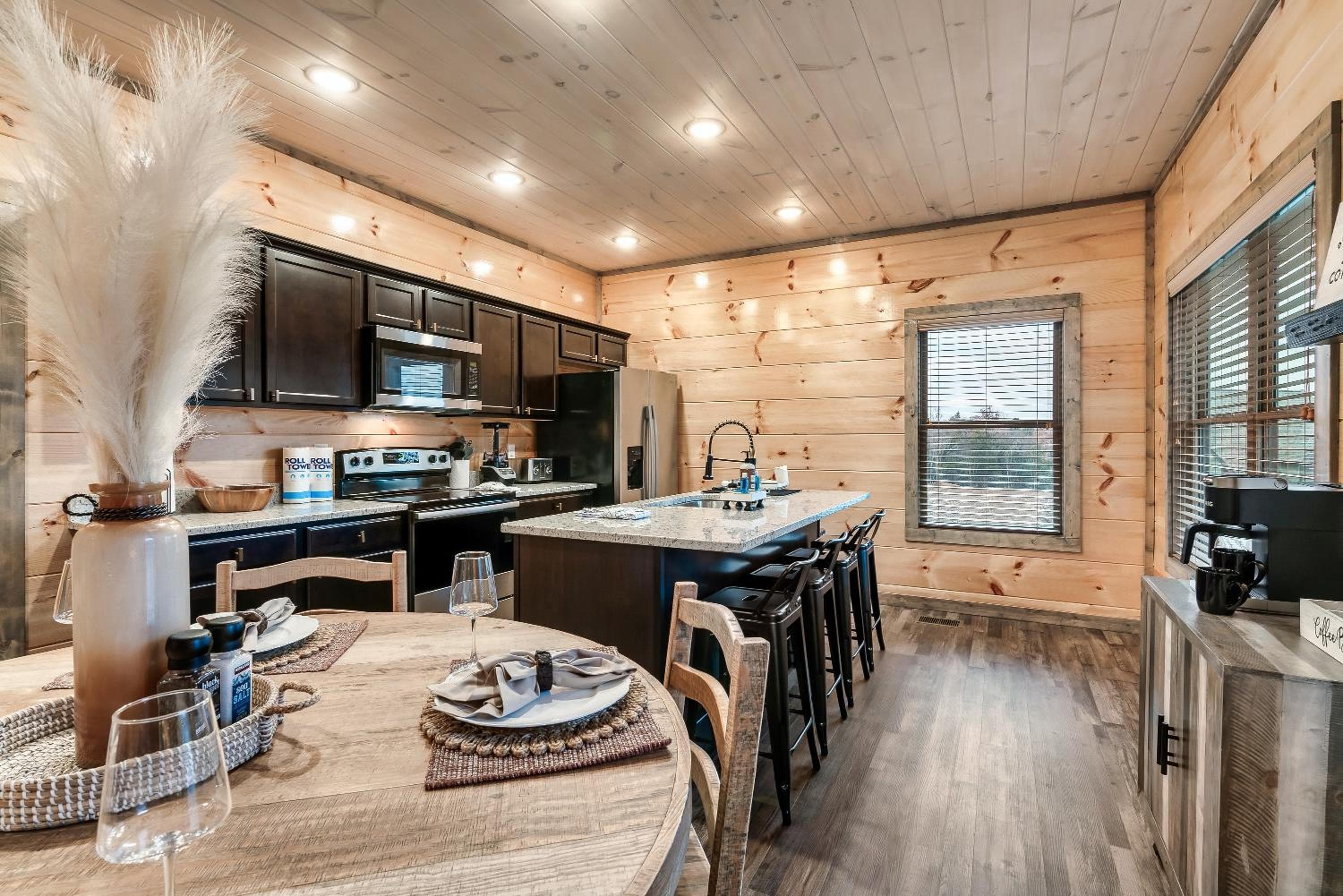 Near Dollywood With Hot Tub, Game Room Home Theater