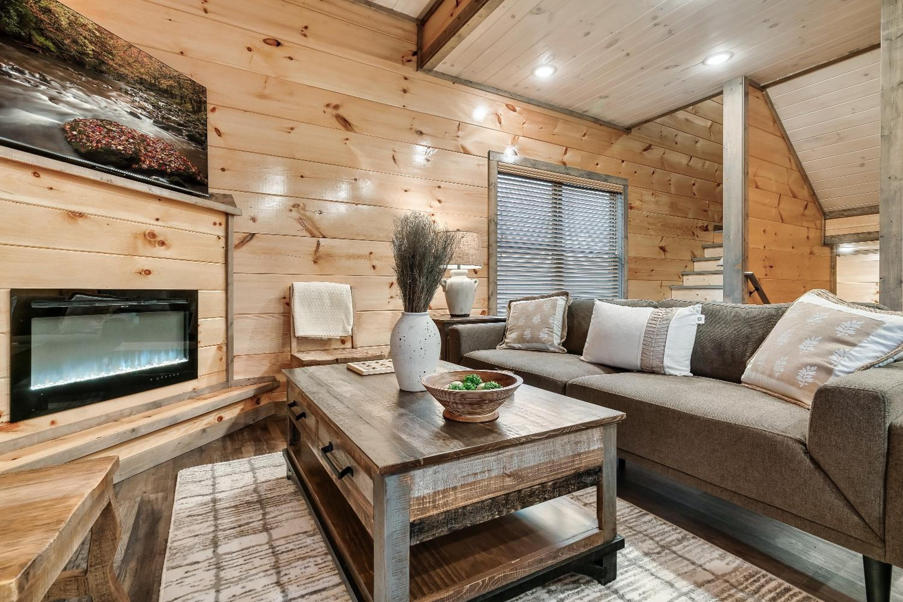 Near Dollywood With Hot Tub, Game Room Home Theater