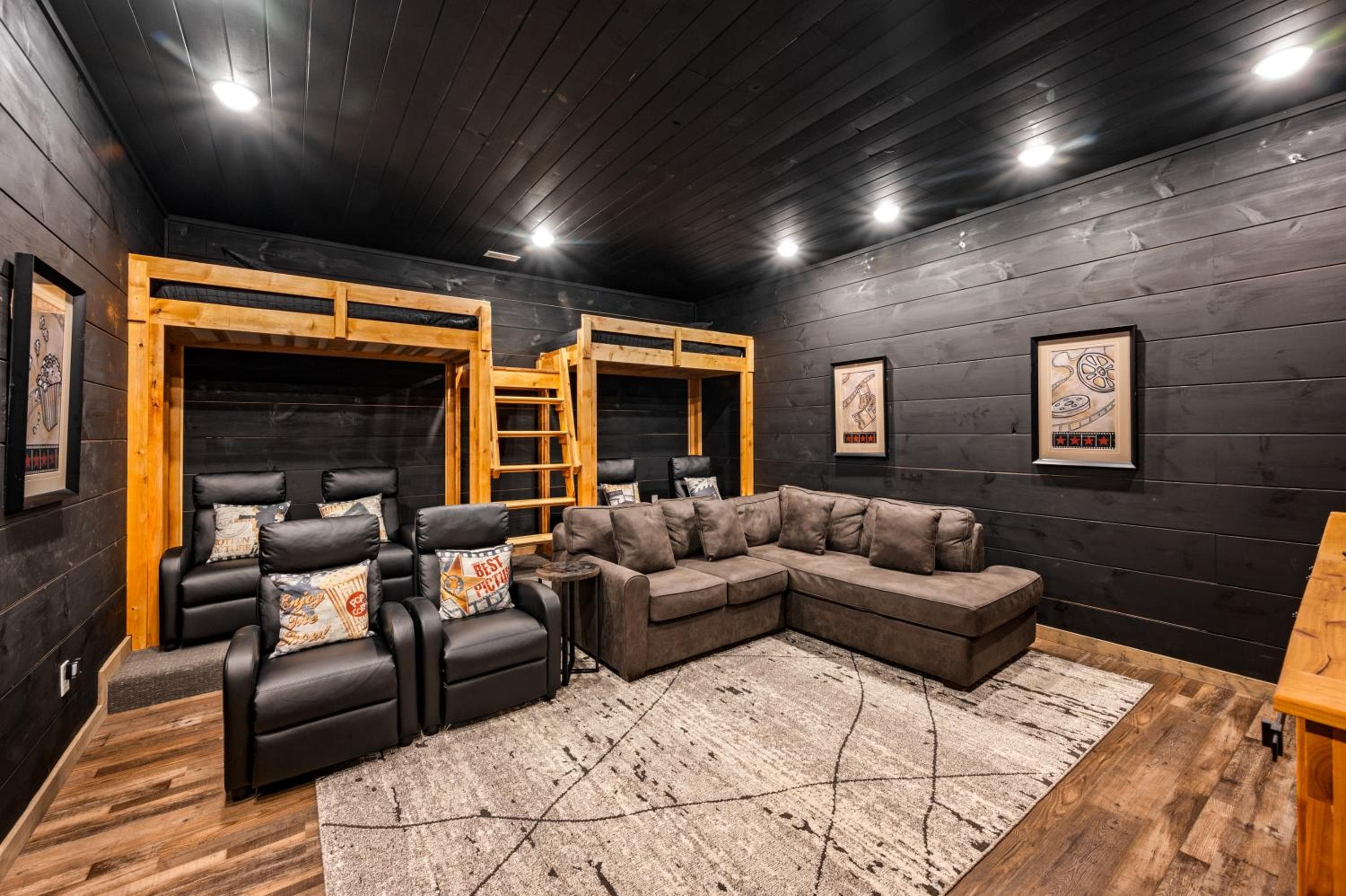 Near Dollywood With Hot Tub, Game Room Home Theater