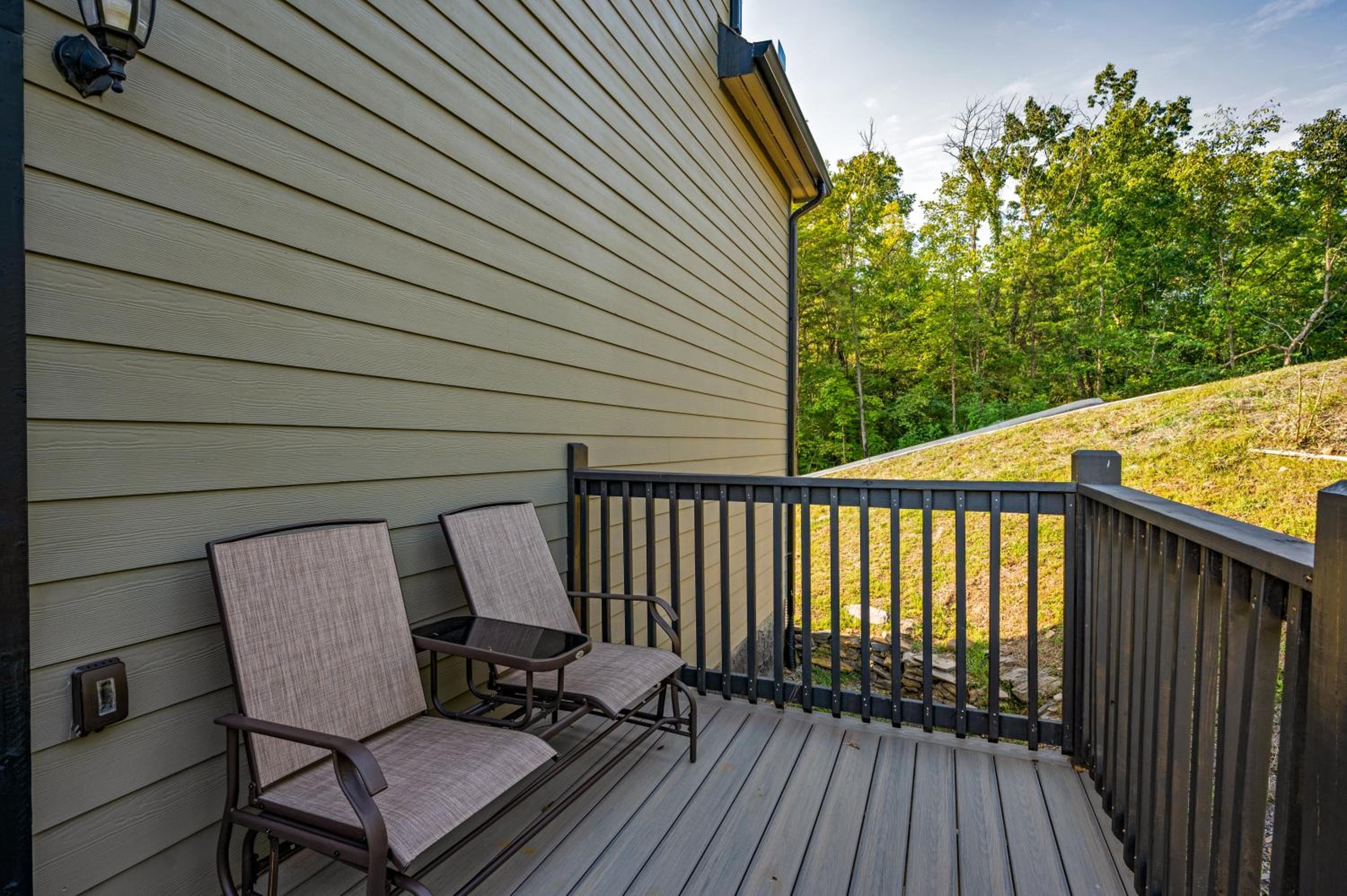 Near Dollywood With Hot Tub, Game Room Home Theater