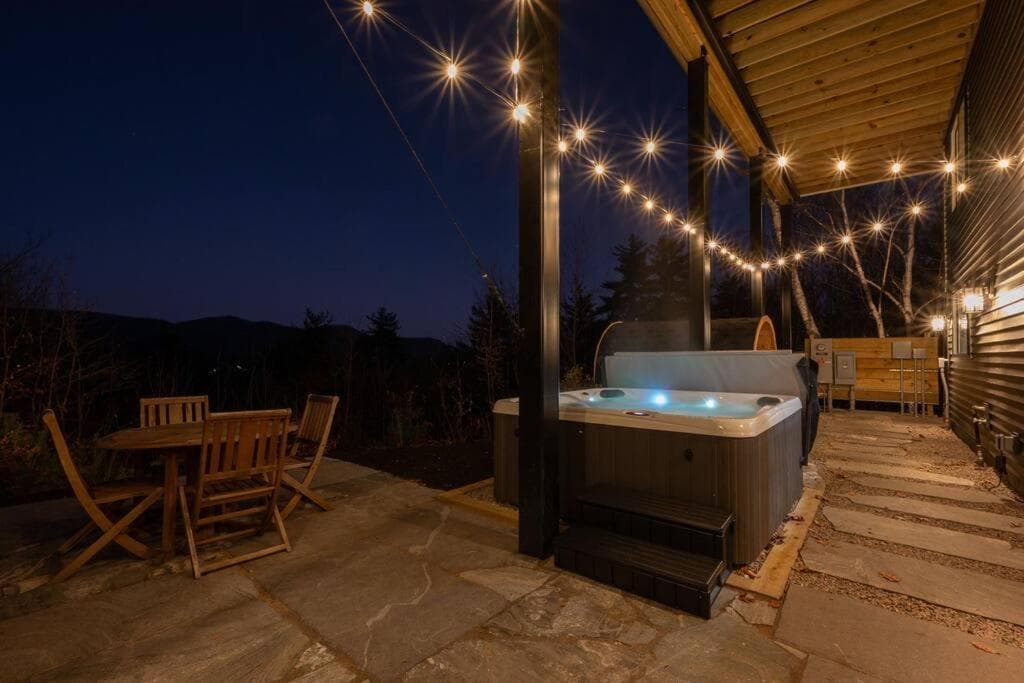 VIEWS, Hot Tub, Sauna, Theatre