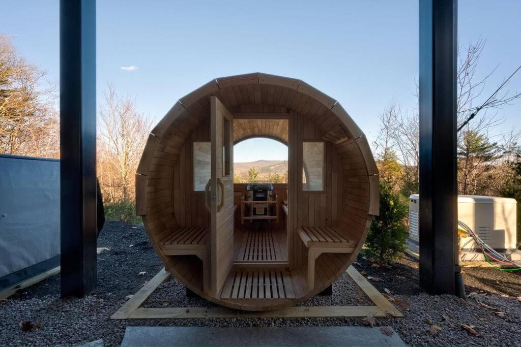 VIEWS, Hot Tub, Sauna, Theatre