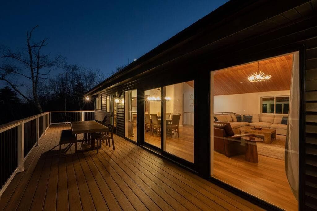 VIEWS, Hot Tub, Sauna, Theatre