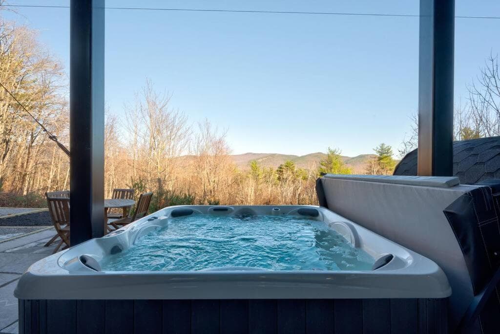 VIEWS, Hot Tub, Sauna, Theatre