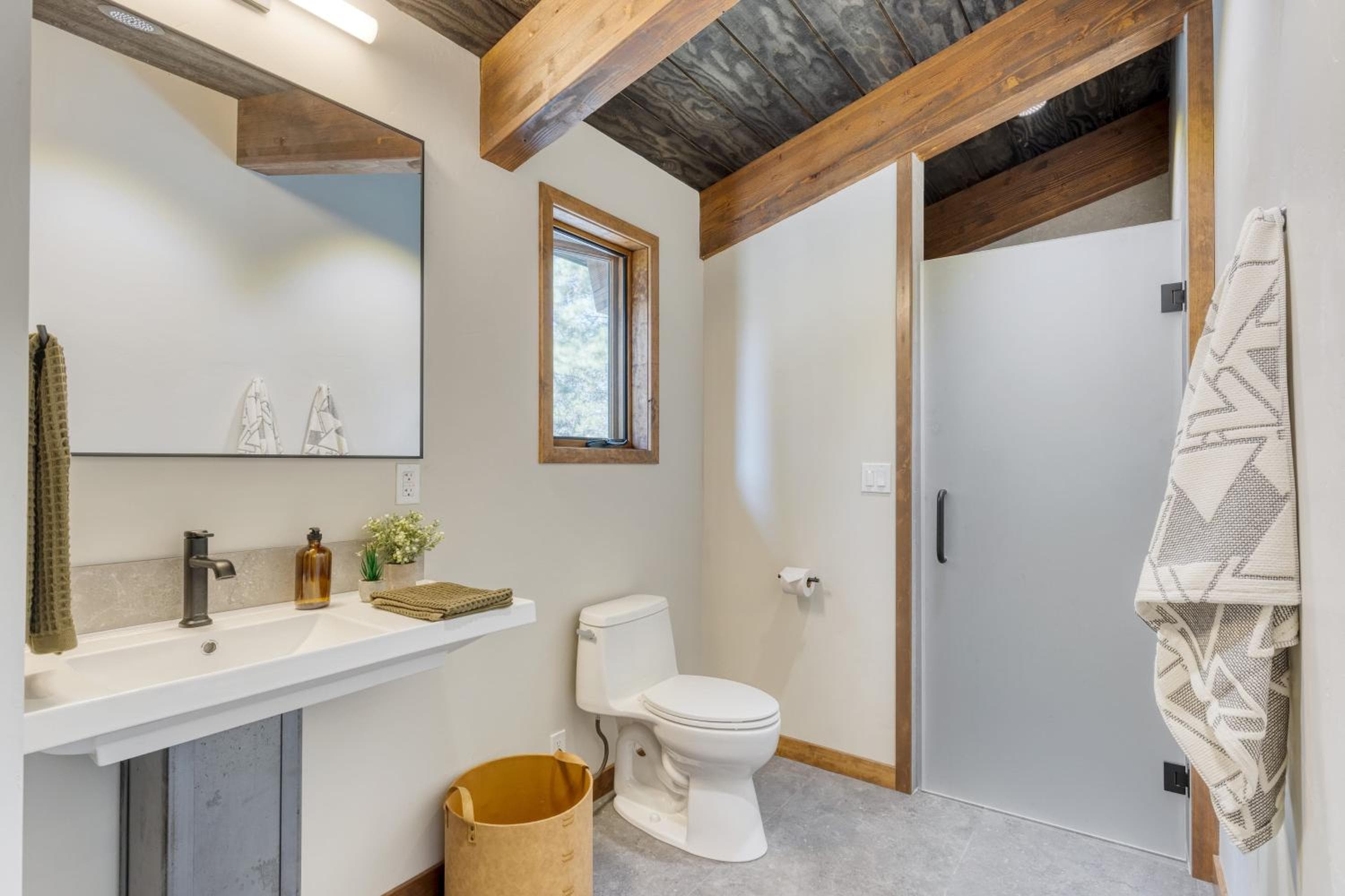 Lazy River Glamp-House by AvantStay