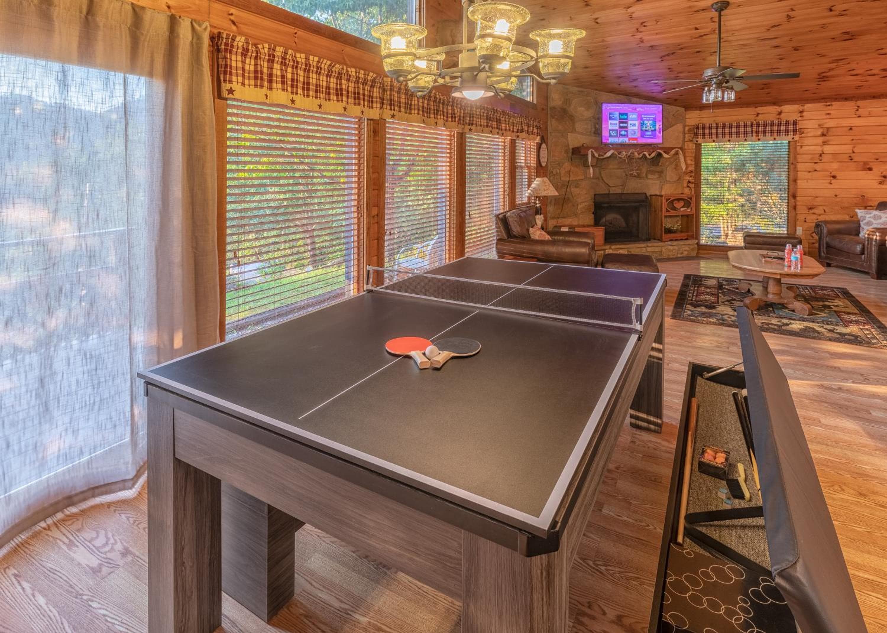 Real Log Cabin With Amazing Views, Hot Tub, Sauna, Games