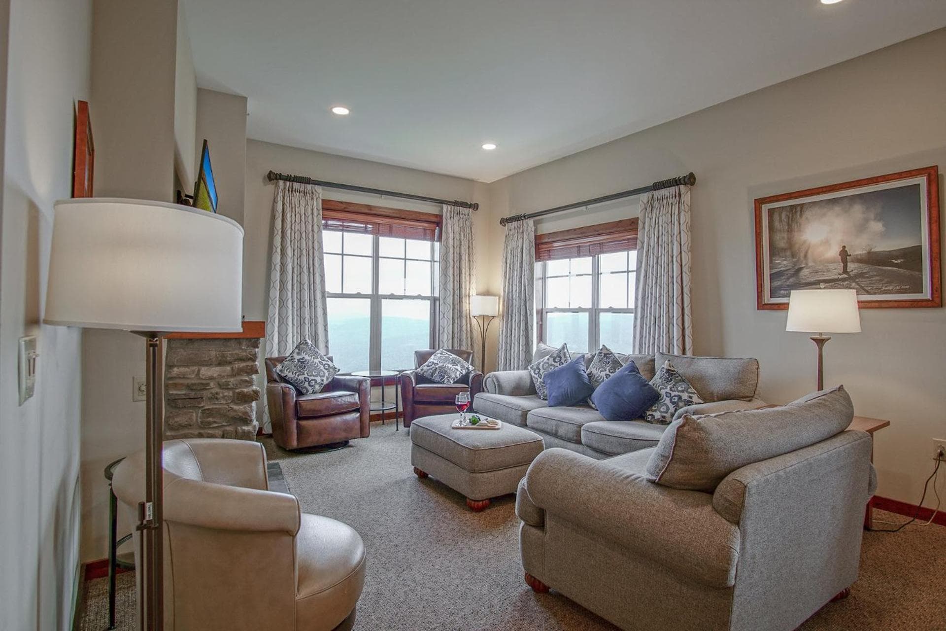 Soaring Eagle #404: 3 bedroom 2 bath Corner Penthouse