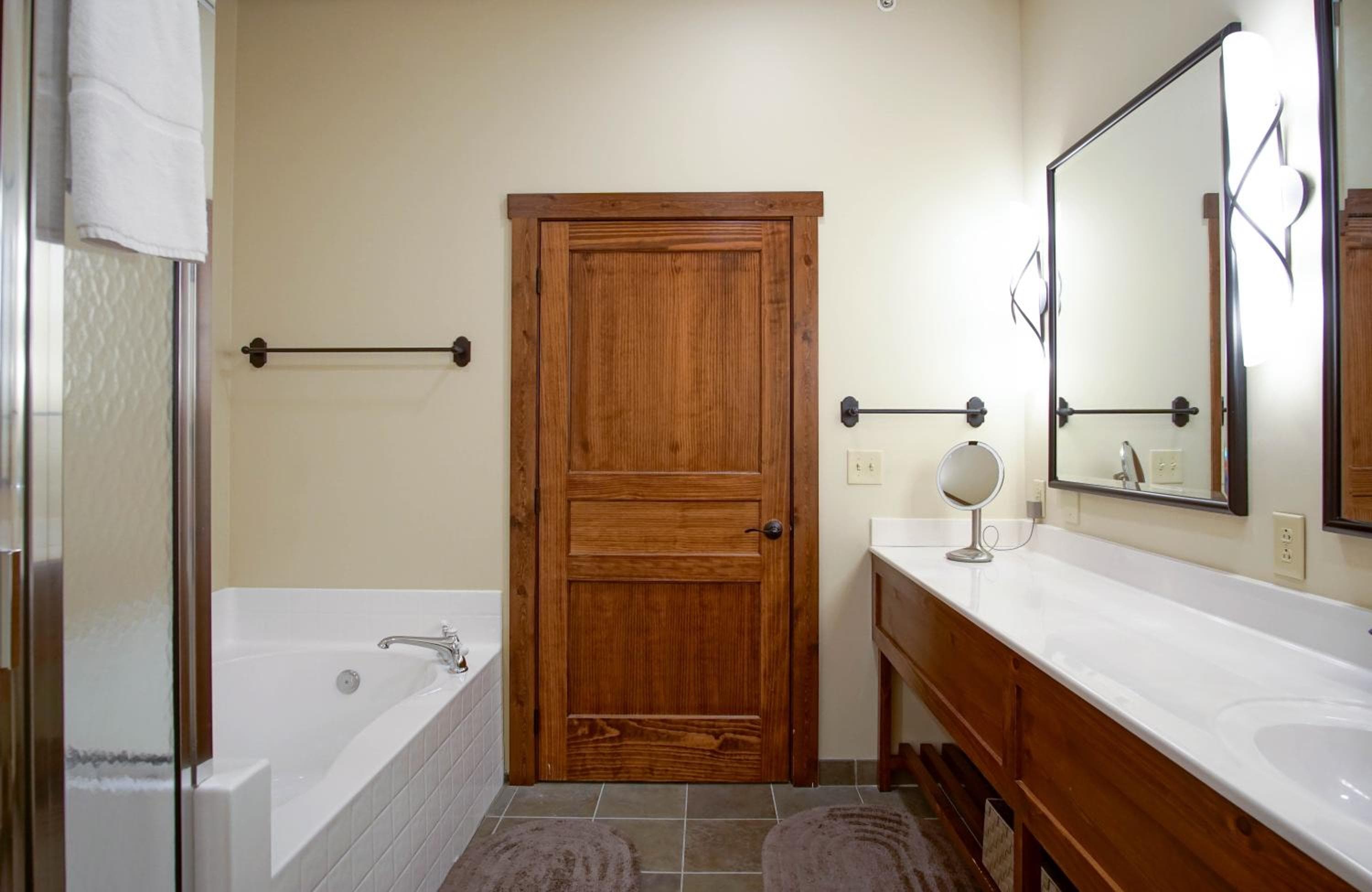 Soaring Eagle #404: 3 bedroom 2 bath Corner Penthouse