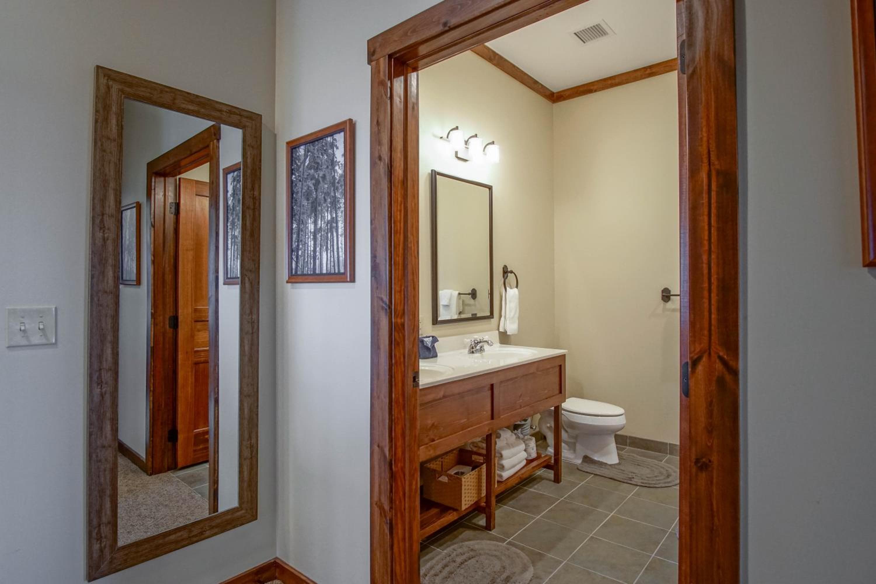 Soaring Eagle #404: 3 bedroom 2 bath Corner Penthouse