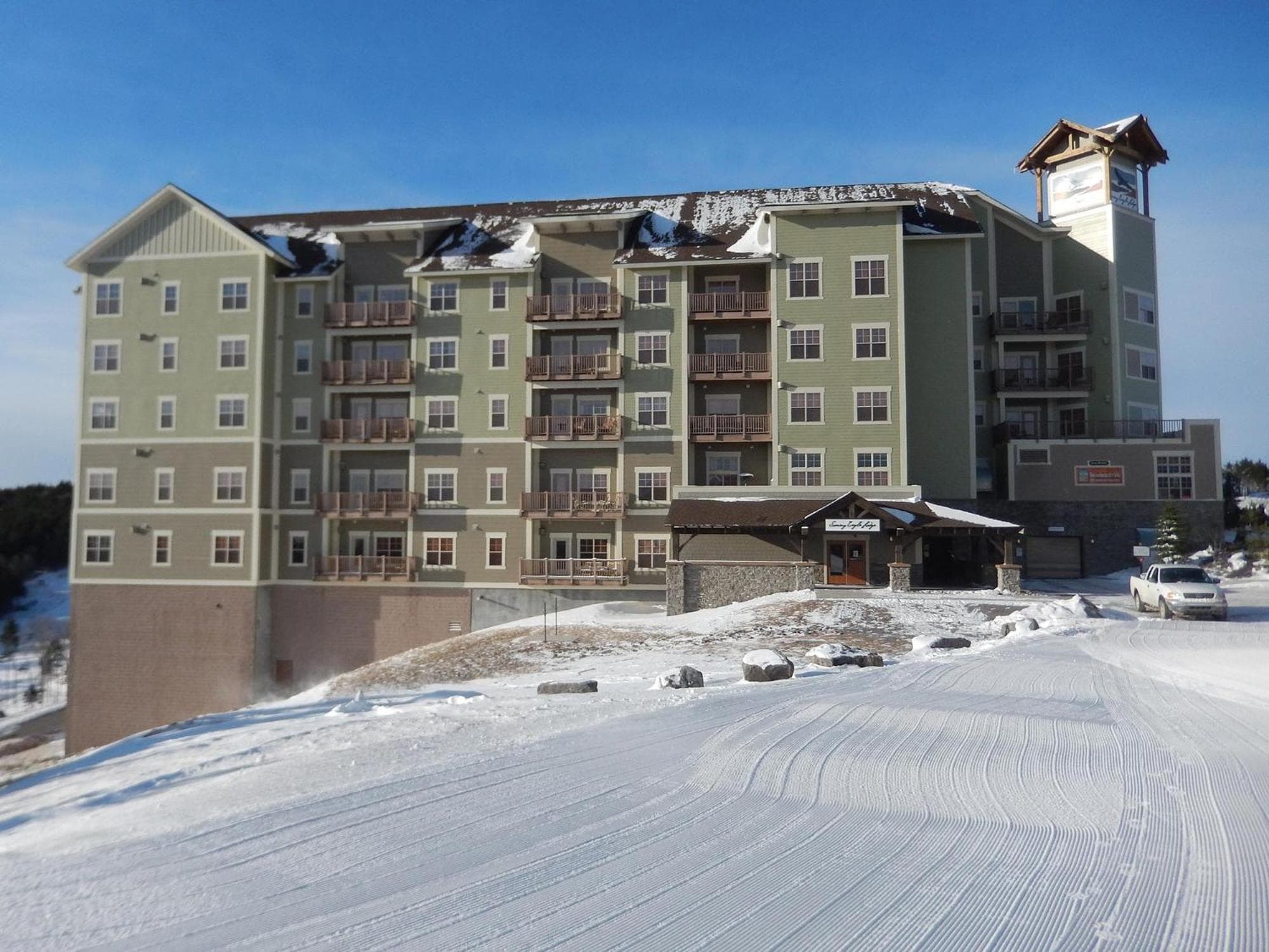 Soaring Eagle #404: 3 bedroom 2 bath Corner Penthouse