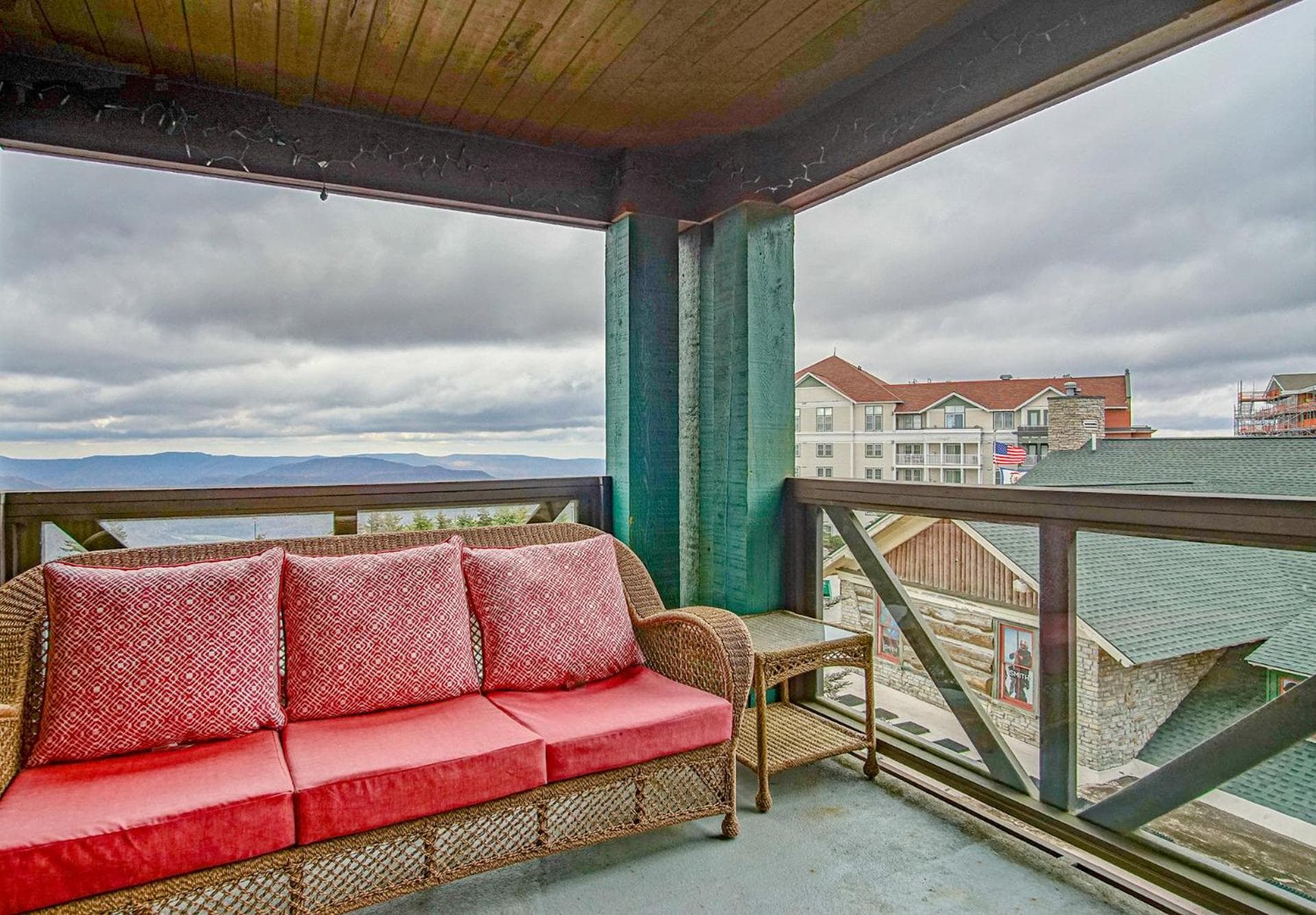 2 Br: Rimfire 214 - Great Western Views on large deck corner unit