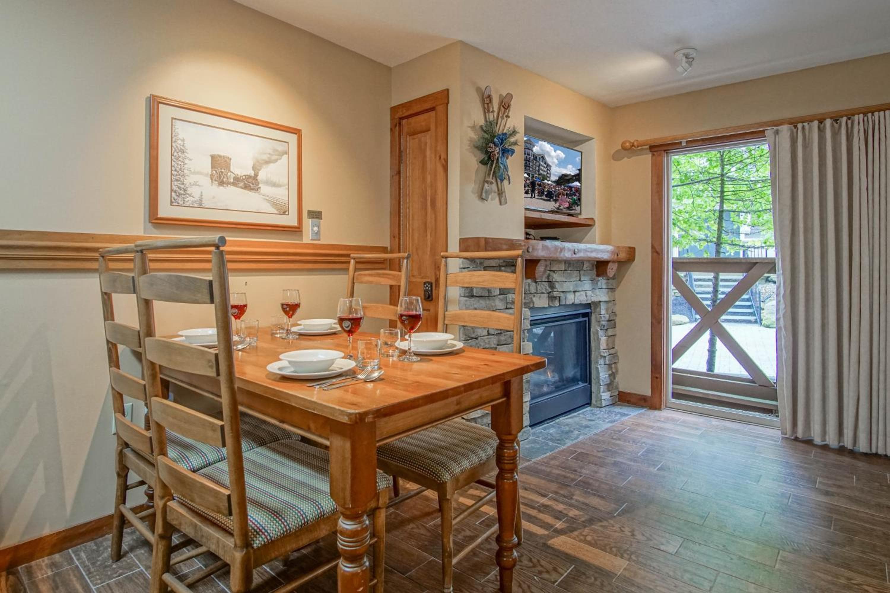 Rimfire 162 Cozy STUDIO in the heart of the Village!