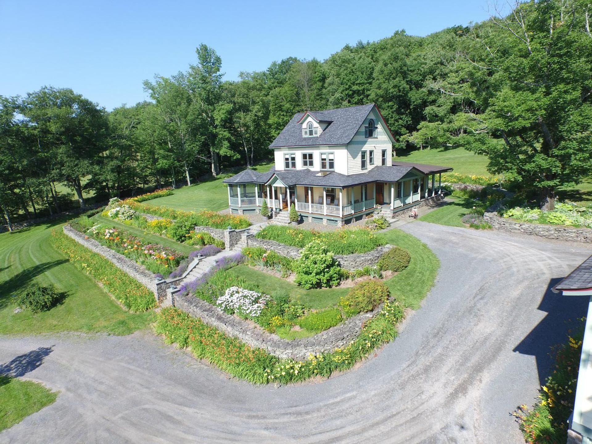 Breezy Hill Inn