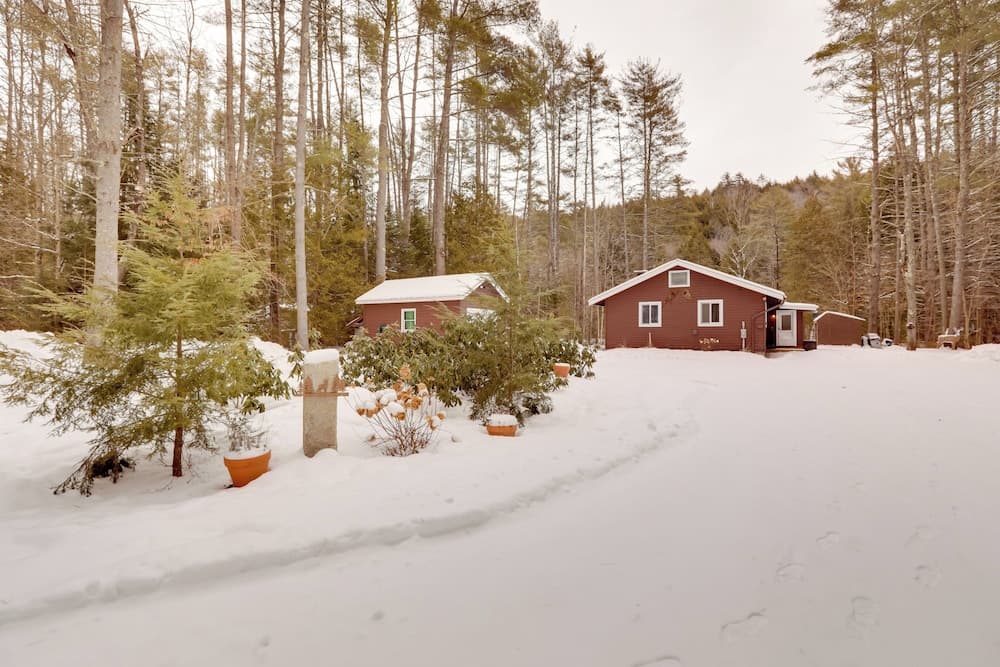 Riverfront Cabin w/ Hot Tub in Schroon Lake!