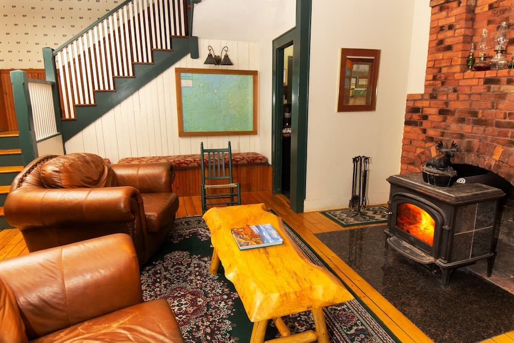 Trail's End Inn