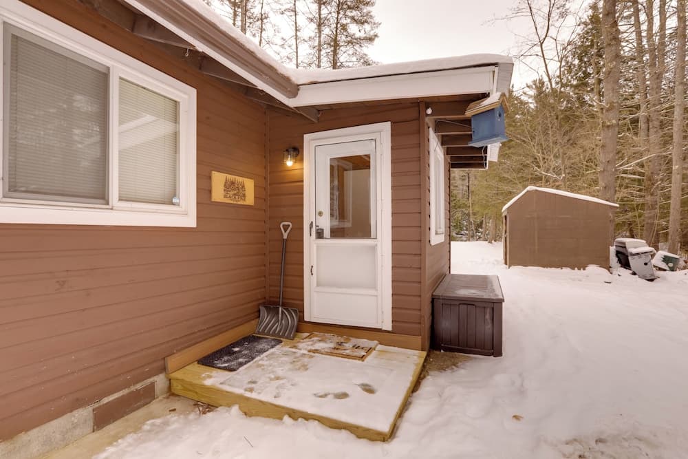 Riverfront Cabin w/ Hot Tub in Schroon Lake!