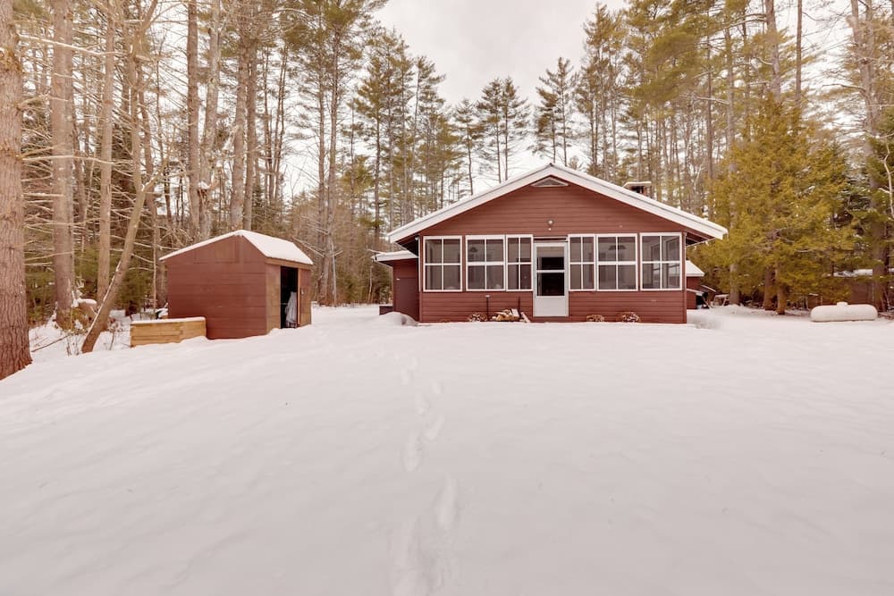 Riverfront Cabin w/ Hot Tub in Schroon Lake!