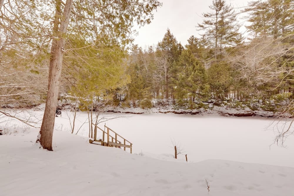 Riverfront Cabin w/ Hot Tub in Schroon Lake!