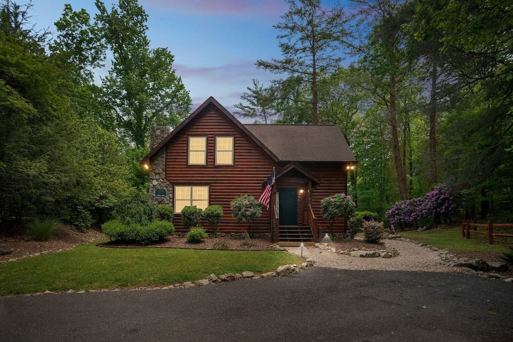 Tree Top Lodge - Gorgeous Lake Cabin With Hot Tub & Magnificent Views Of Forests And Mountains! 3 Bedroom Cabin by Redawning