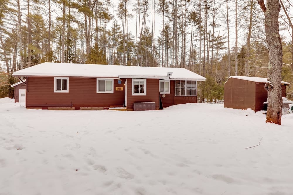 Riverfront Cabin w/ Hot Tub in Schroon Lake!