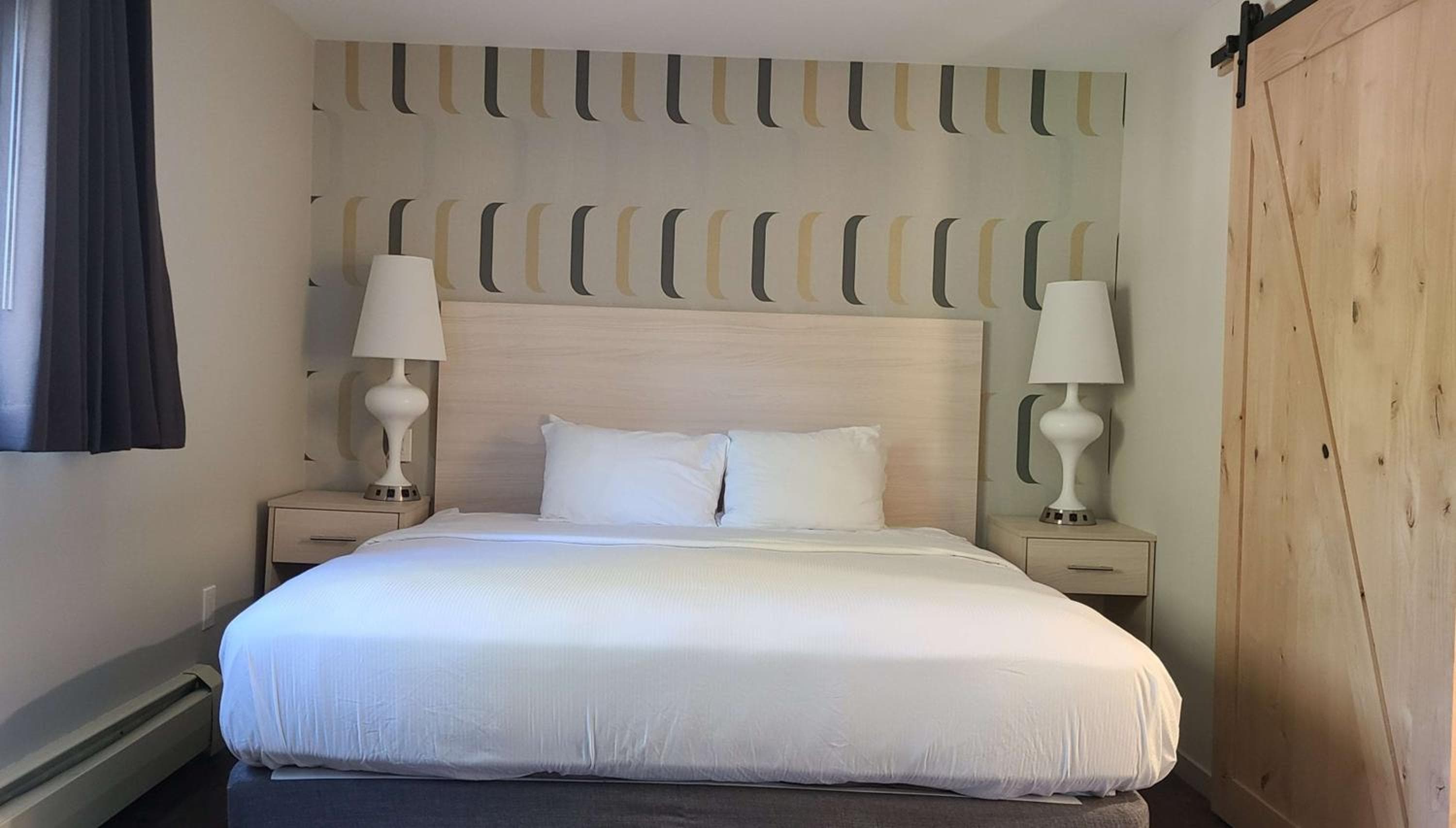 Suite with One King Bed and Two Queen Beds (Not Pet-Friendly)