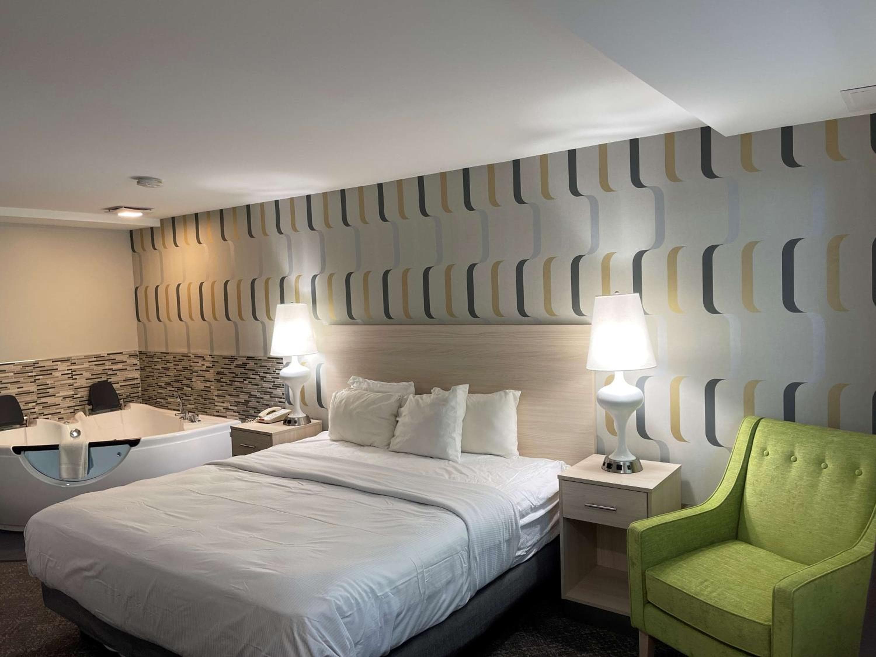 King Room with Jetted Tub (Not Pet-Friendly)