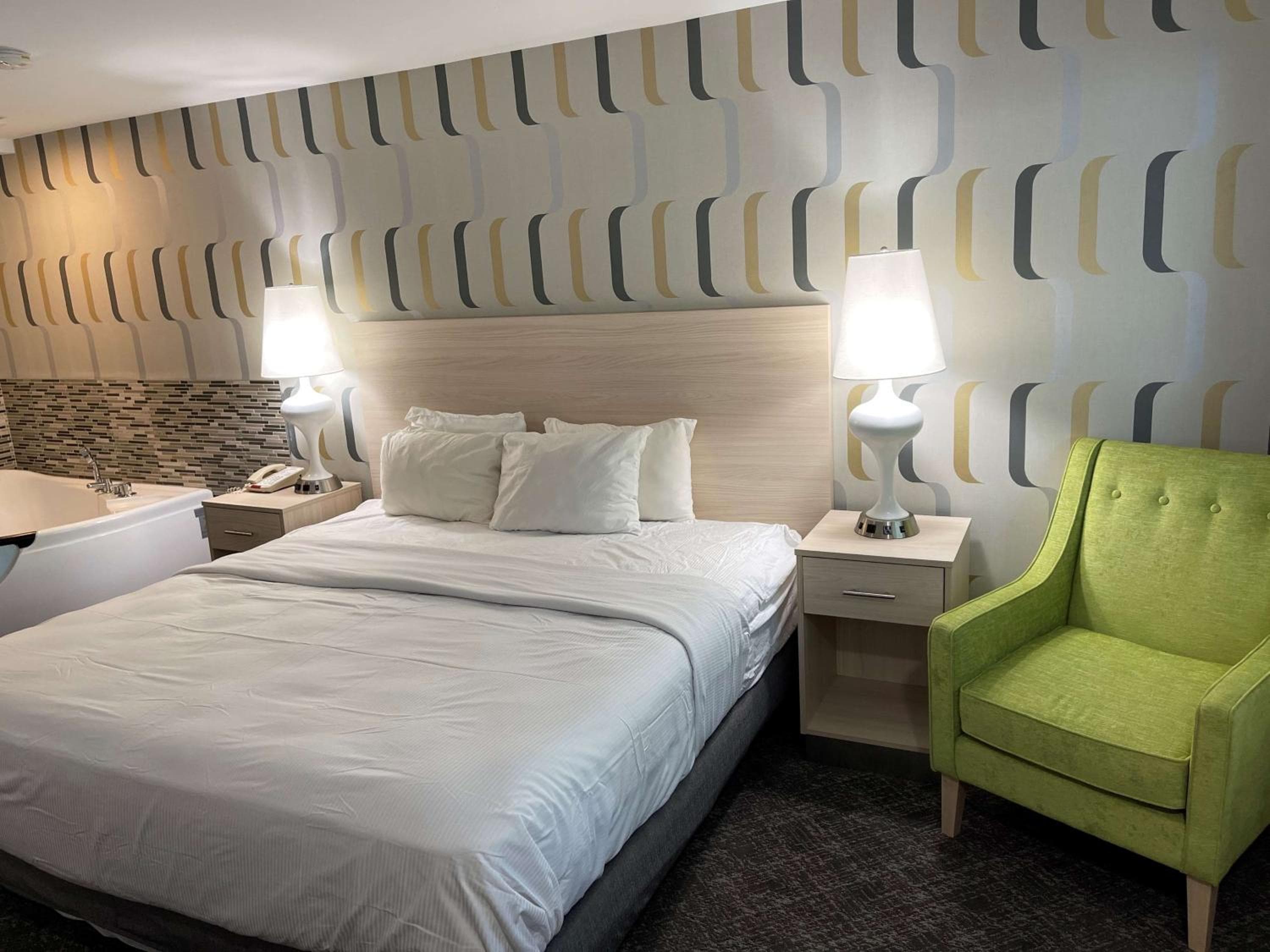 King Room with Jetted Tub (Not Pet-Friendly)