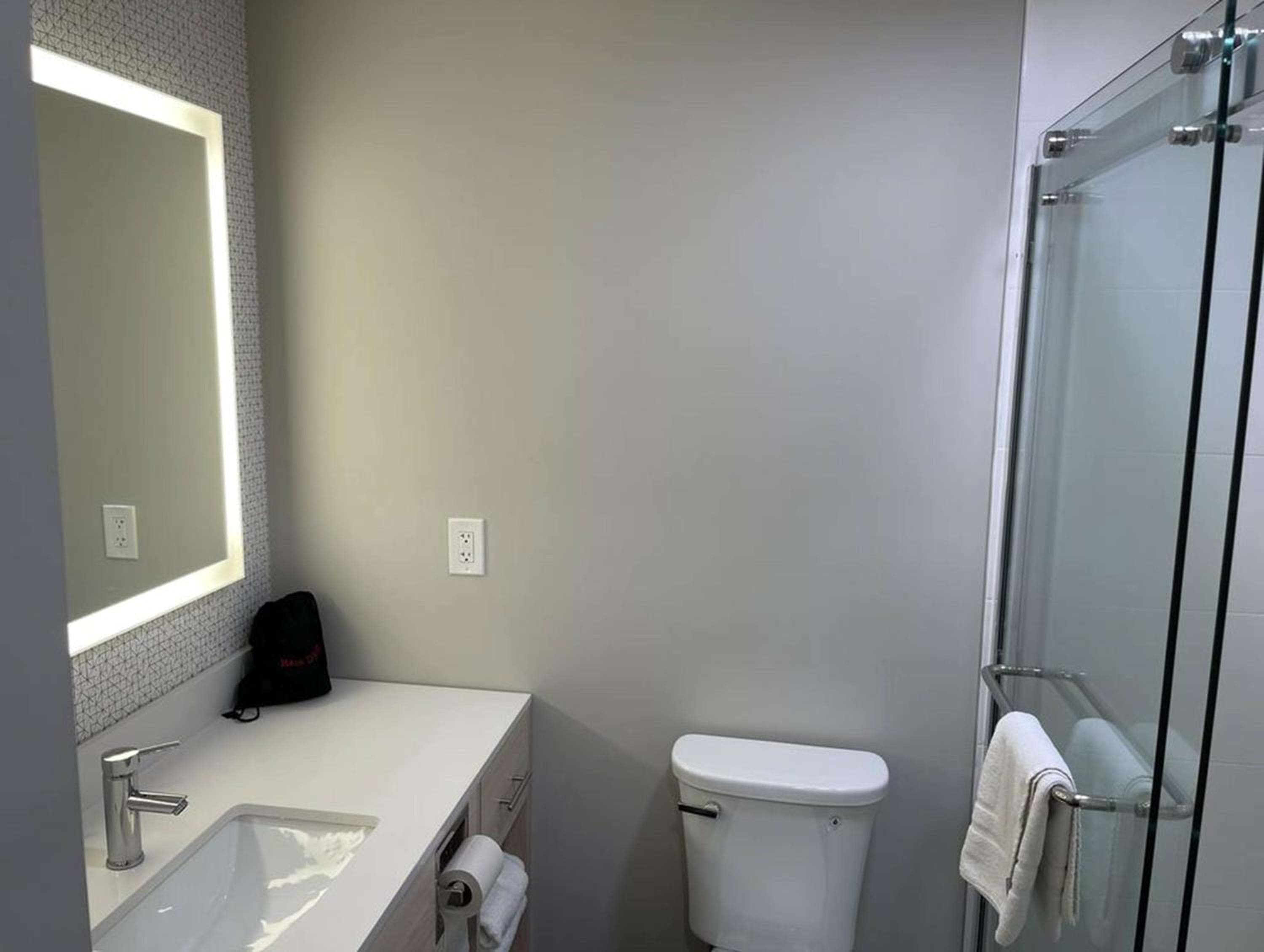 Queen Room with Two Queen Beds - River View (Not Pet-Friendly)