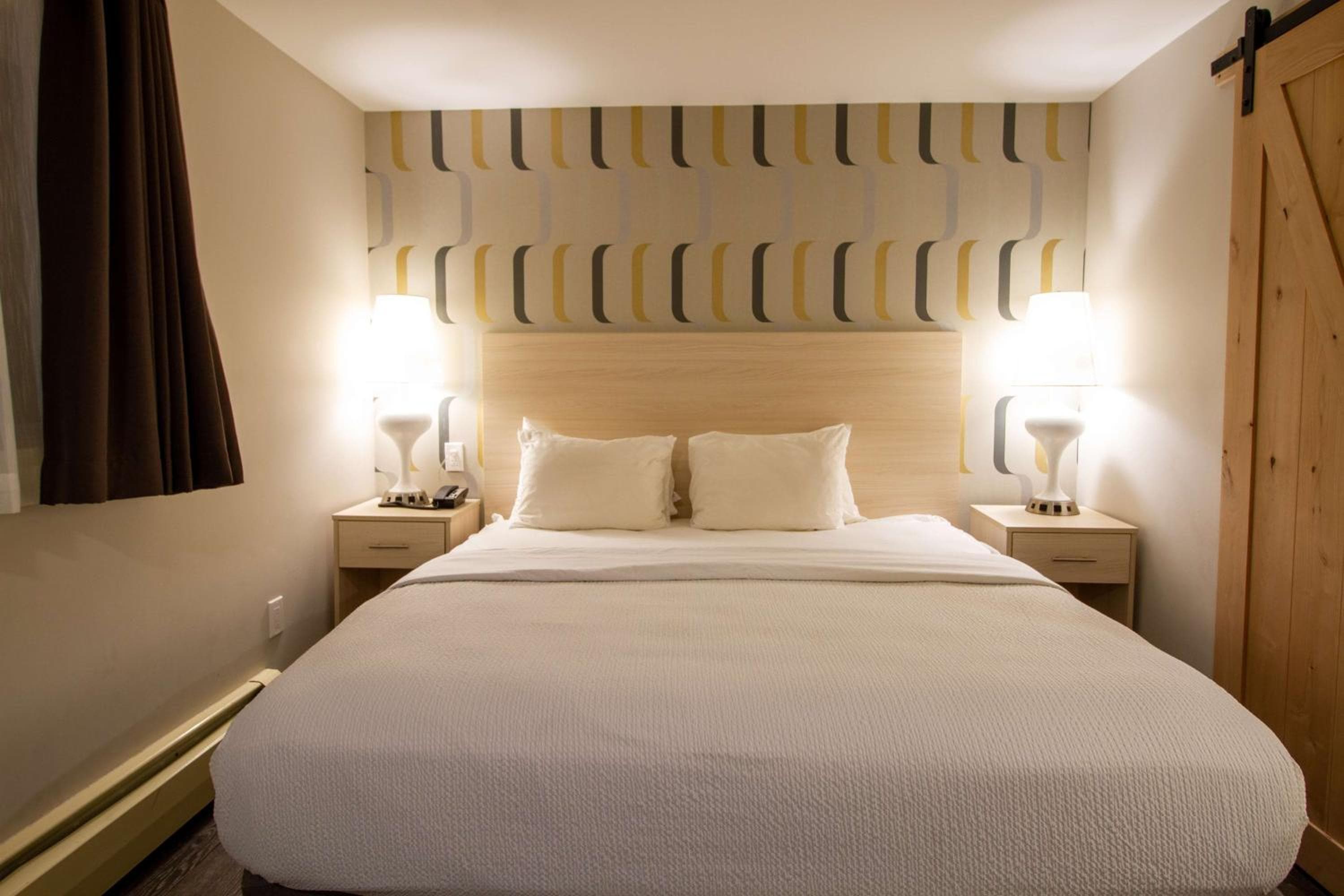 Suite with One King Bed and Two Queen Beds (Not Pet-Friendly)