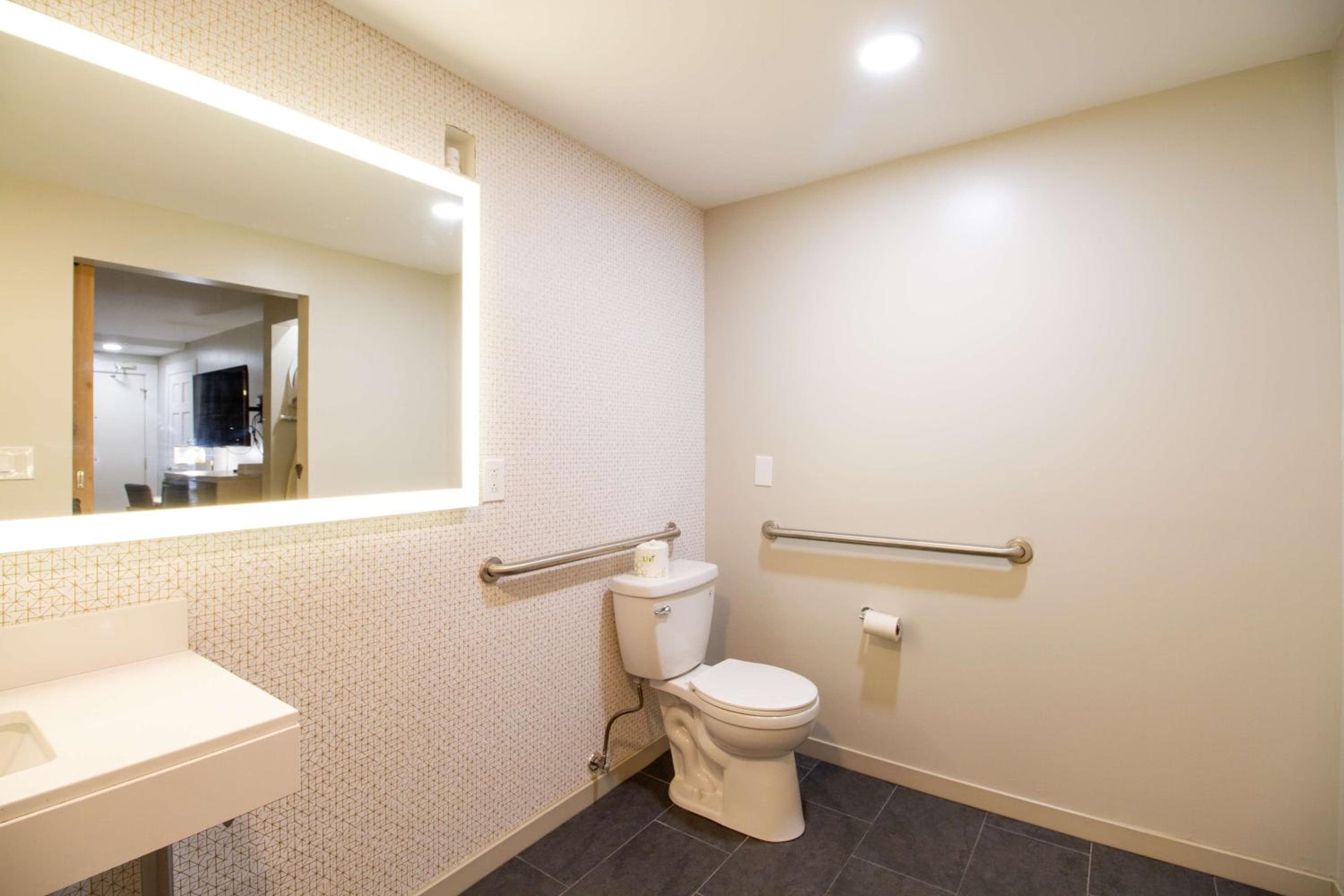 Queen Room with Two Queen Beds and Roll-In Shower - Disability Access