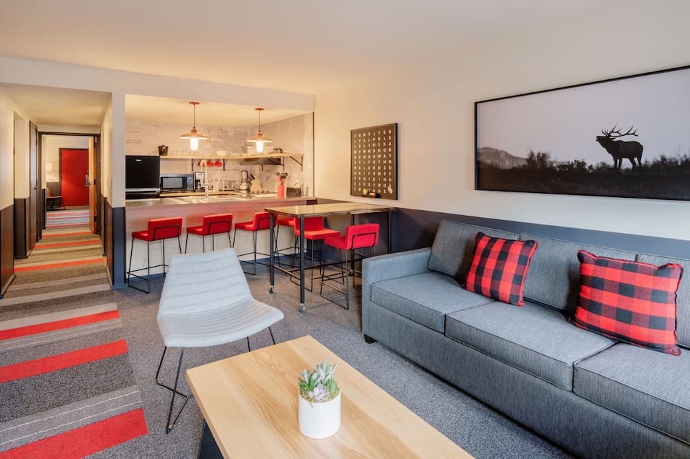 Suite, Multiple Beds, Kitchen